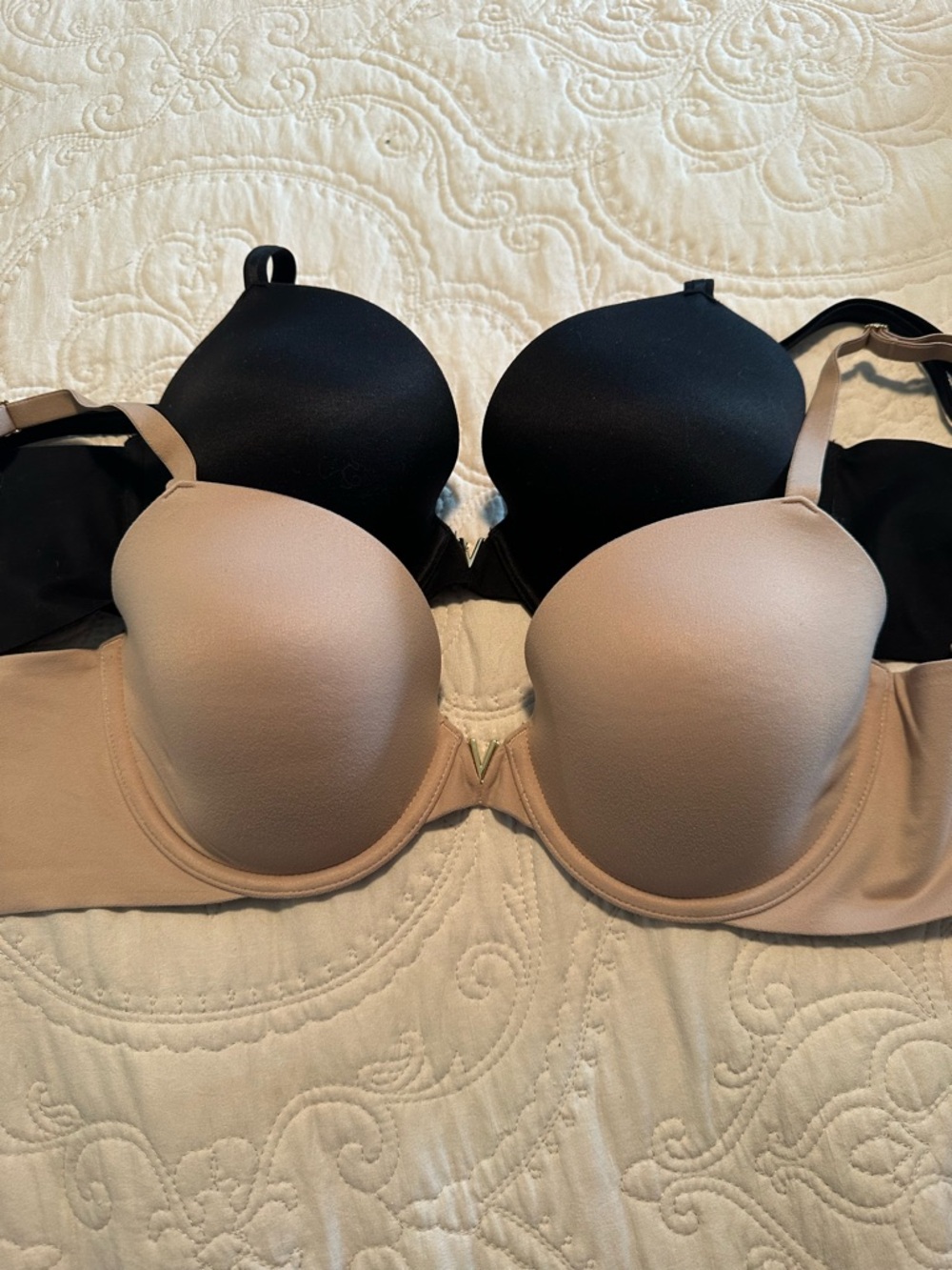 2 Victoria's Secret Smooth Bras in Black & Beige